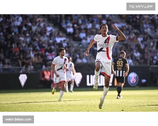 巴黎圣日耳曼3-0完胜昂热，贝拉尔多改踢中场获全场最佳